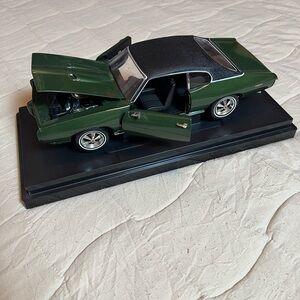 1969 Pontiac GTO “Gone In 60 seconds” 1/18 Scale Die Cast Medal ERTL Collectors